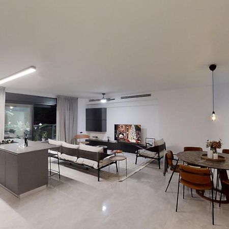 Luxury 3&4 Bedroom New Apartments - Close To The Beach & Bahai Gardens Хайфа Екстериор снимка