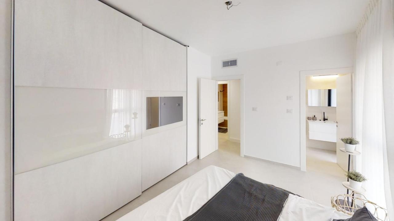 Luxury 3&4 Bedroom New Apartments - Close To The Beach & Bahai Gardens Хайфа Екстериор снимка