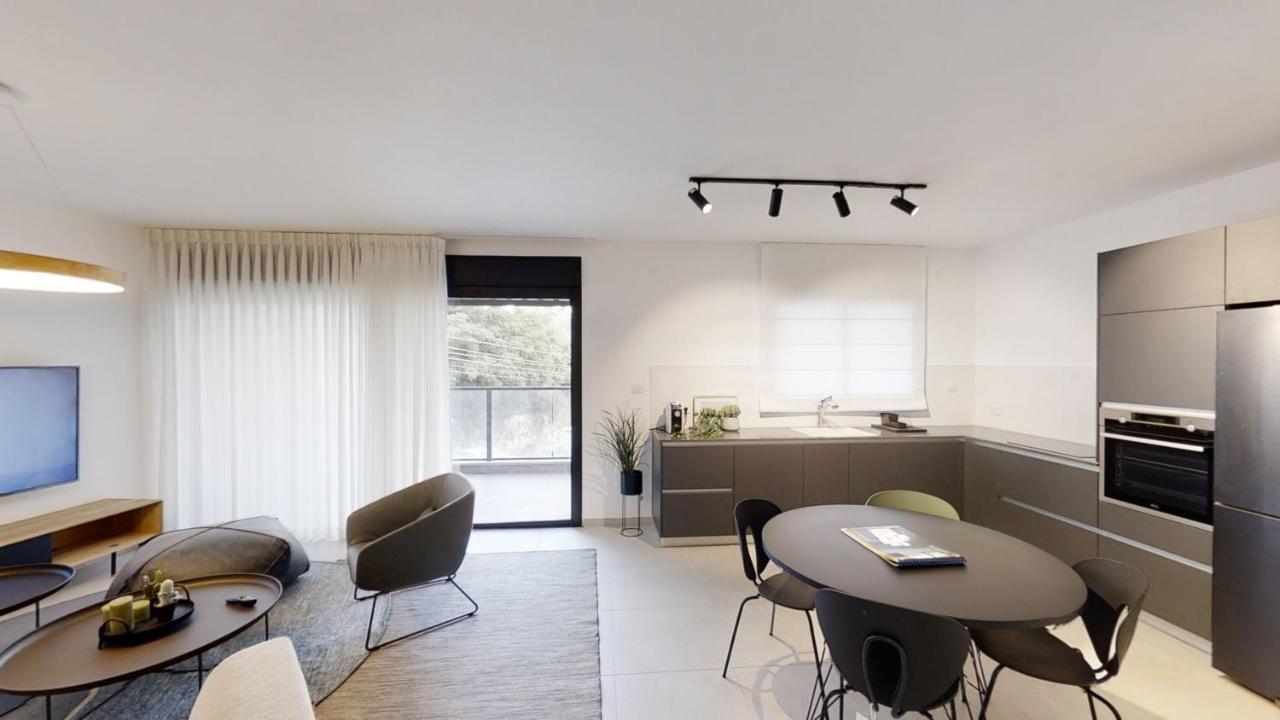 Luxury 3&4 Bedroom New Apartments - Close To The Beach & Bahai Gardens Хайфа Екстериор снимка