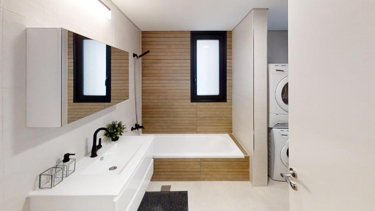 Luxury 3&4 Bedroom New Apartments - Close To The Beach & Bahai Gardens Хайфа Екстериор снимка