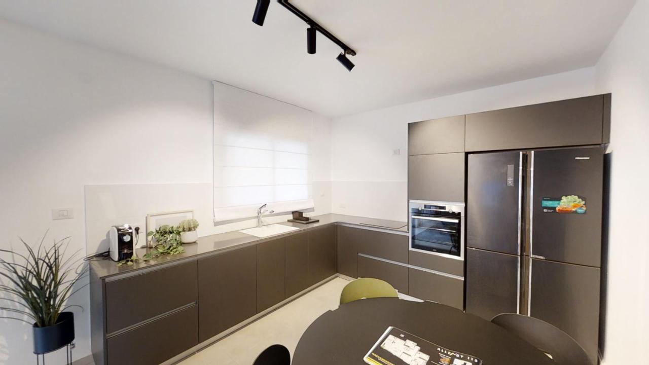 Luxury 3&4 Bedroom New Apartments - Close To The Beach & Bahai Gardens Хайфа Екстериор снимка